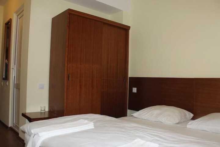 Room 4 of 26