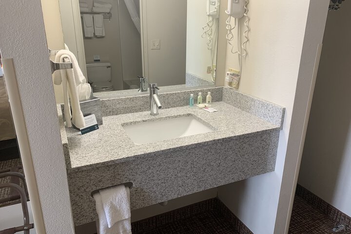 Bathroom sink