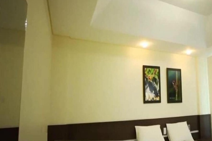 Room 12 of 31
