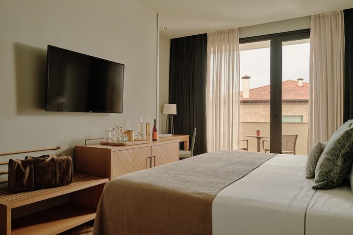 Room 33 of 92