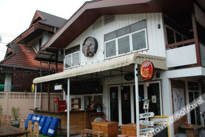 ME HUG Hostel & Restaurant
