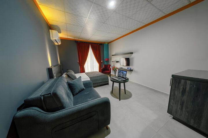 Room 16 of 27