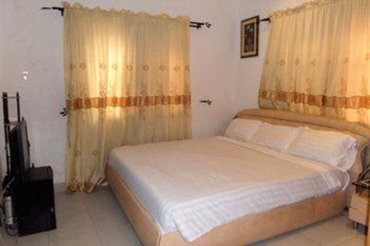 Room 12 of 19