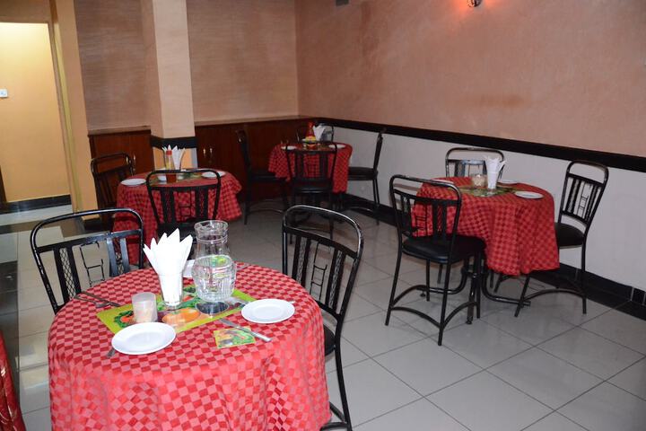 Dining 3 of 18