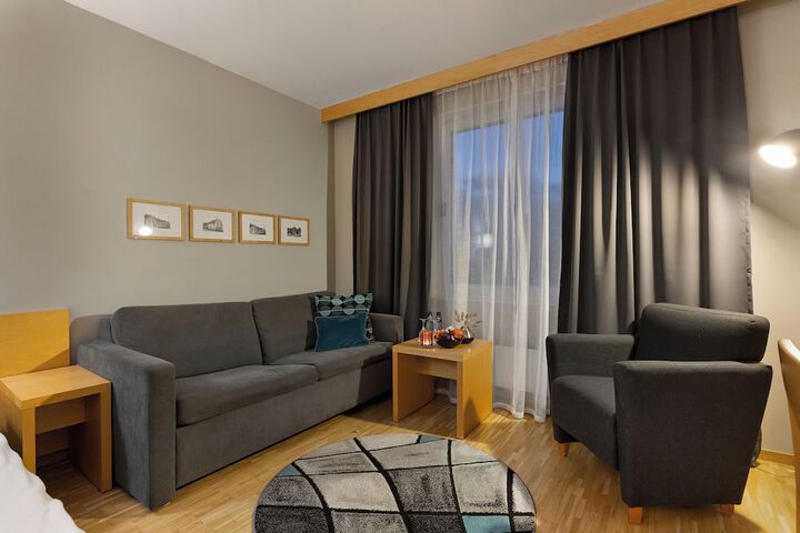 Room 14 of 36