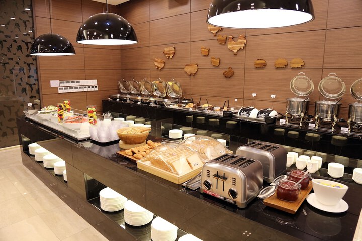 Dining 60 of 79