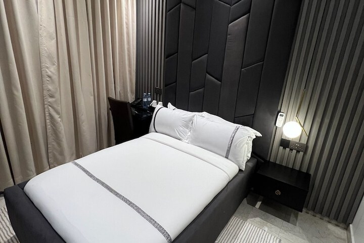 Room 3 of 60