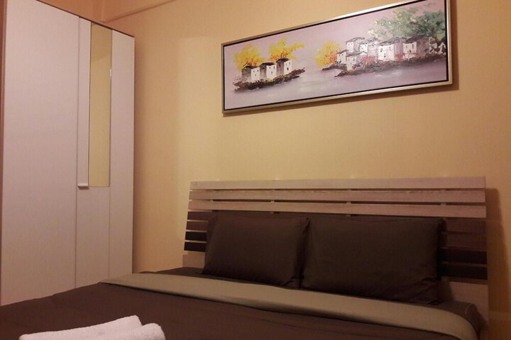 Room 12 of 25