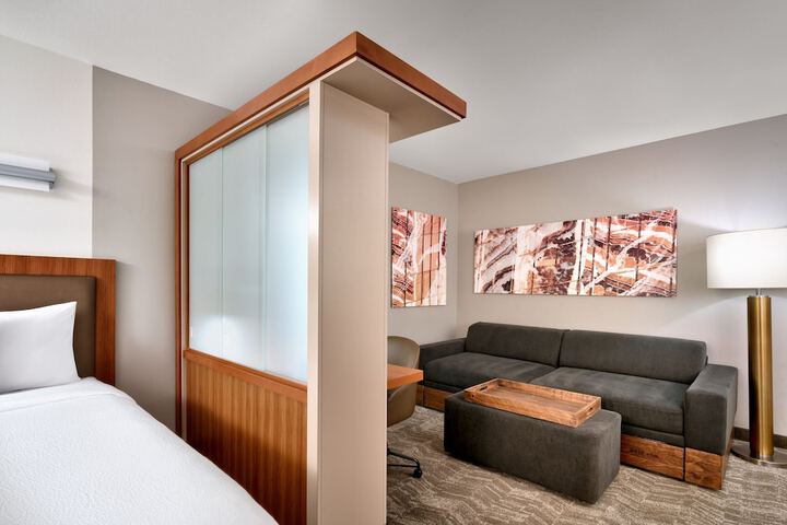 Room 10 of 82