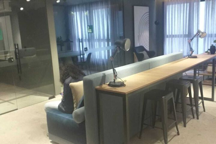 Business Center 5 of 42
