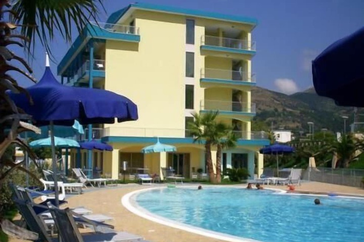 Hotel Pool
