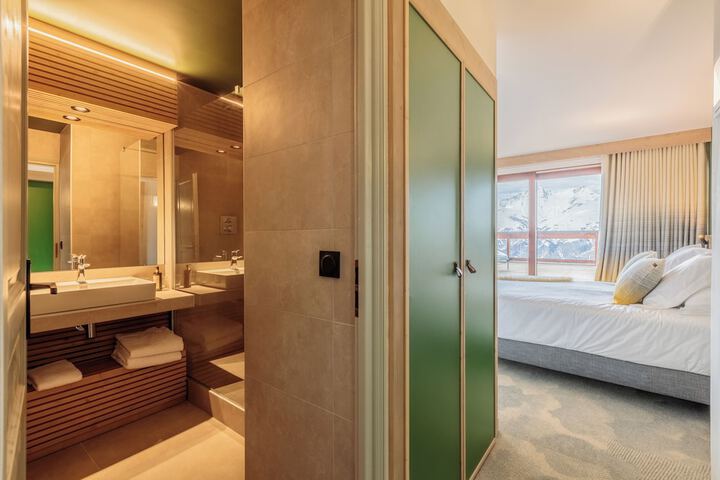 Room 44 of 87