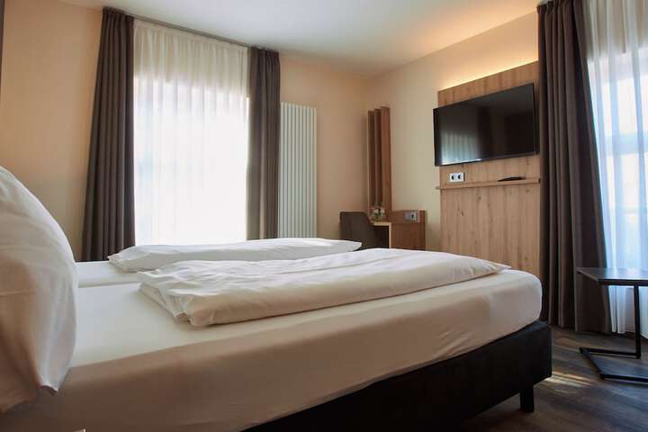 Room 25 of 142