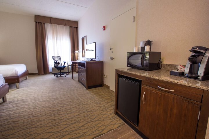 Room 25 of 76