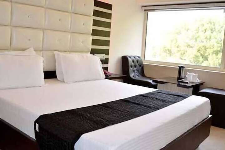 Room 4 of 19