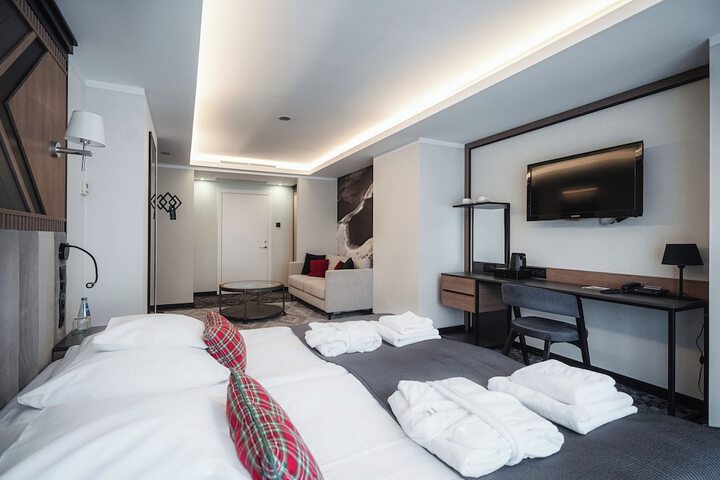 Room 35 of 98