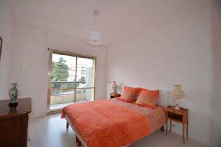 Room 6 of 13