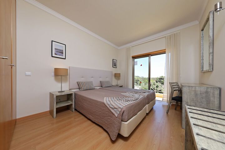 Room 12 of 72