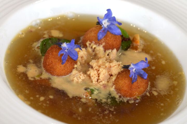 Dining 54 of 68
