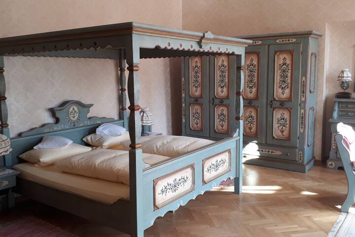 Room 2 of 7