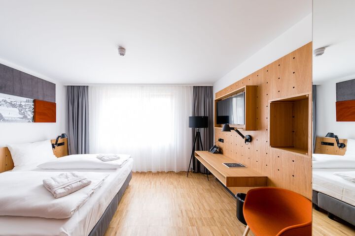 Room 37 of 83