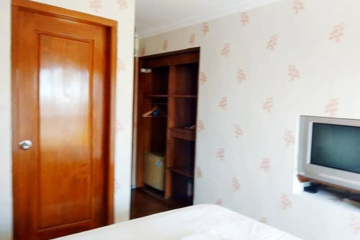 Room 13 of 34