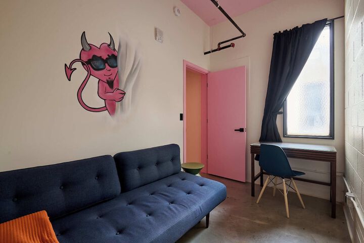 Room 17 of 92