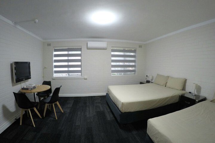 Room 28 of 65