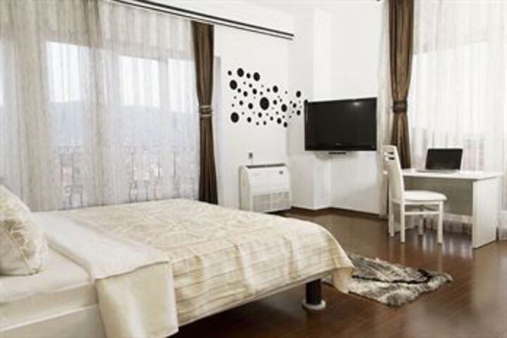 Room 7 of 35