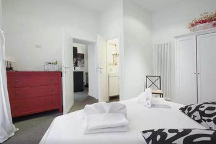 Room 8 of 32