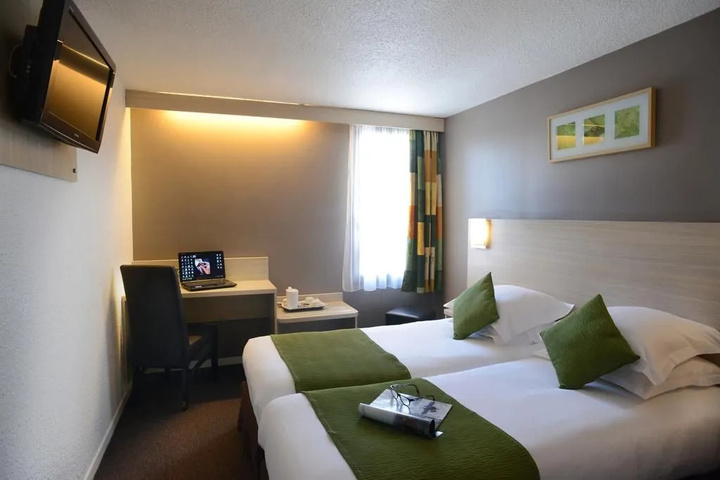 Room 2 of 9