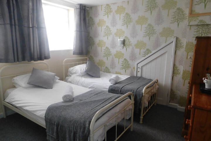 Room 12 of 48
