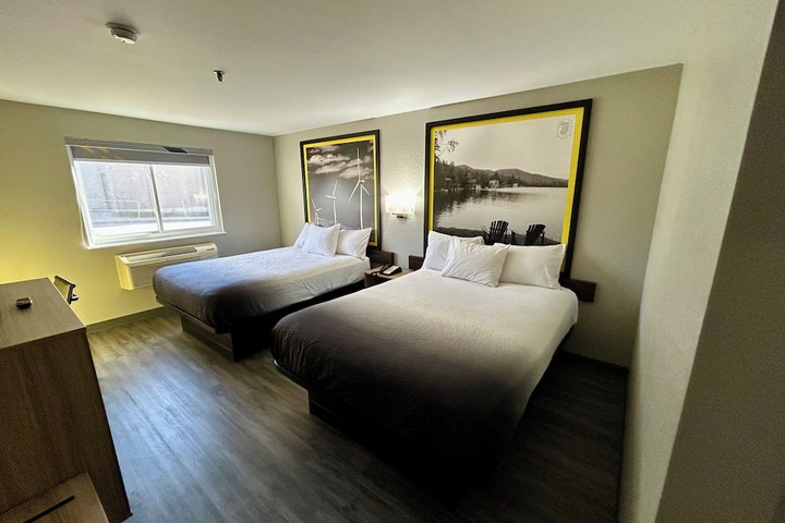 2 Queen Beds (1 of 11)