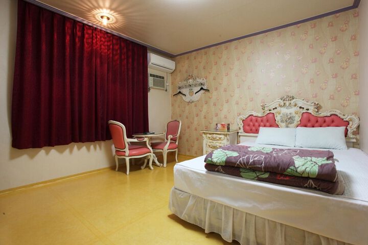 Room 37 of 79