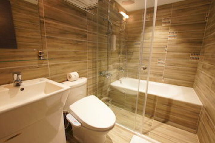 Room 4 of 65