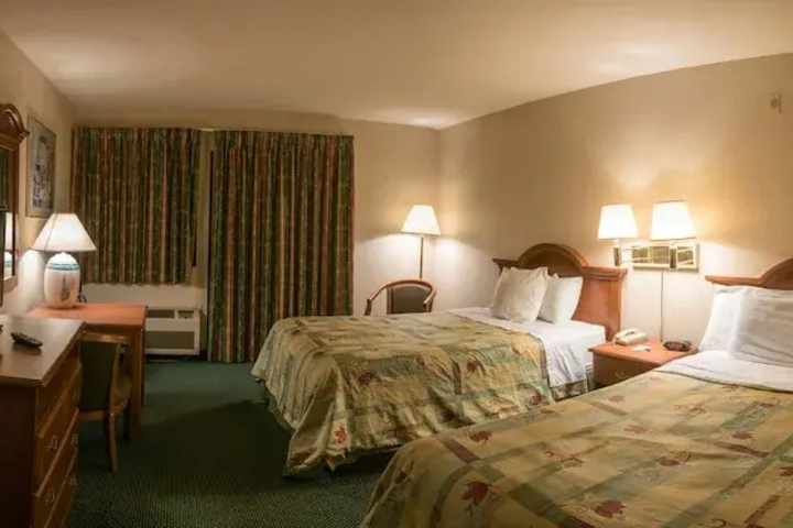 Room 5 of 13