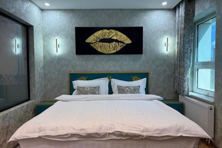 Room 9 of 22
