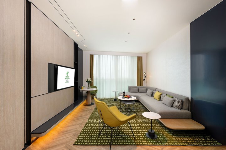 Room 6 of 63