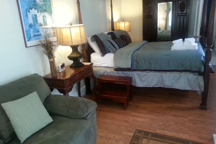 Room 4 of 112