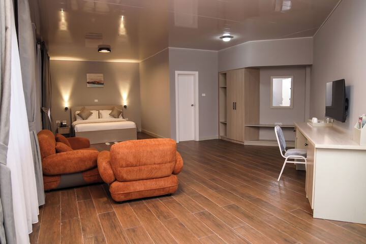Room 10 of 25