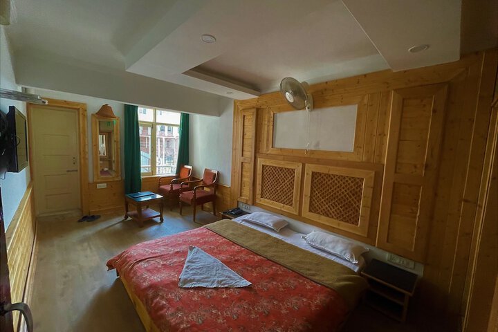 Room 5 of 50