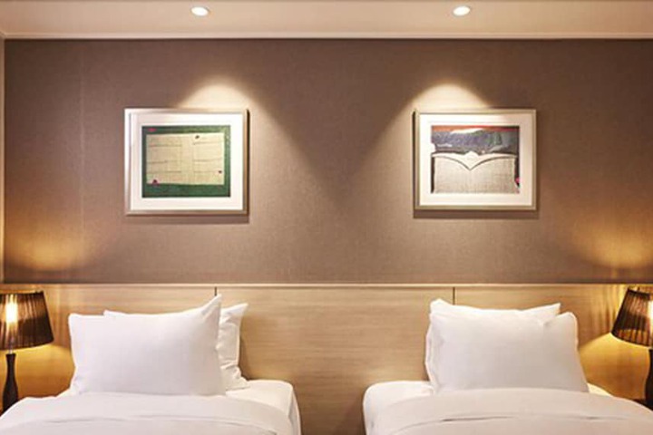 Room 16 of 34