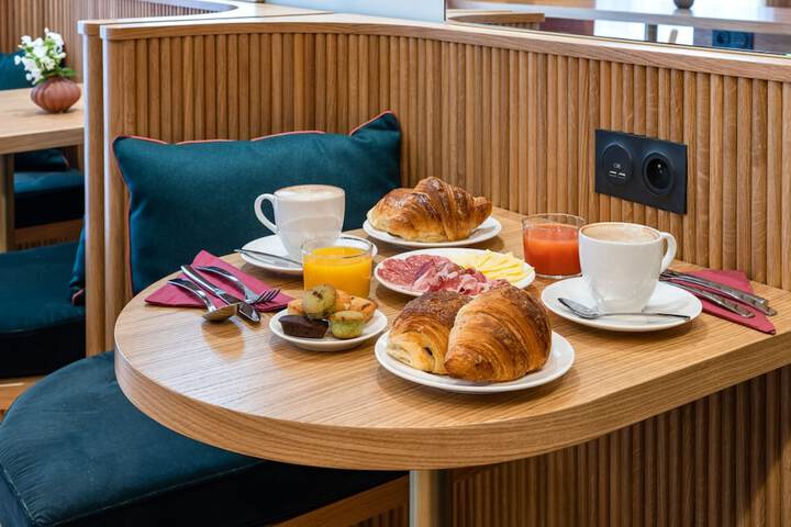 Breakfast/Coffee Service 32 of 32
