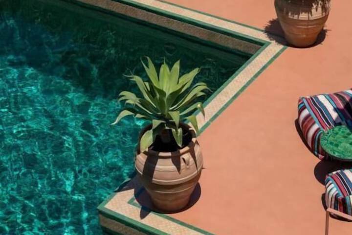 Pool 255 of 282