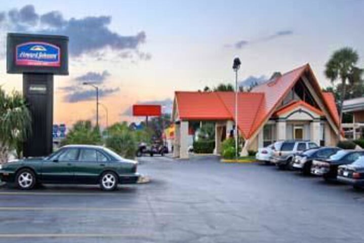 Exterior of Howard Johnson Express Busch Gardens