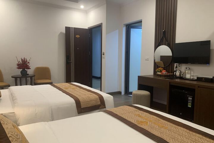 Room 13 of 35