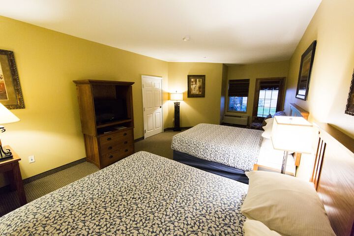 2 Queen Beds (9 of 19)