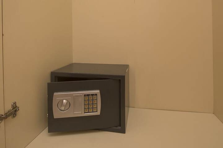 Room 13 of 43