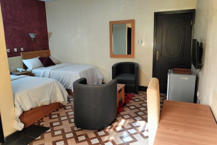 Room 15 of 48