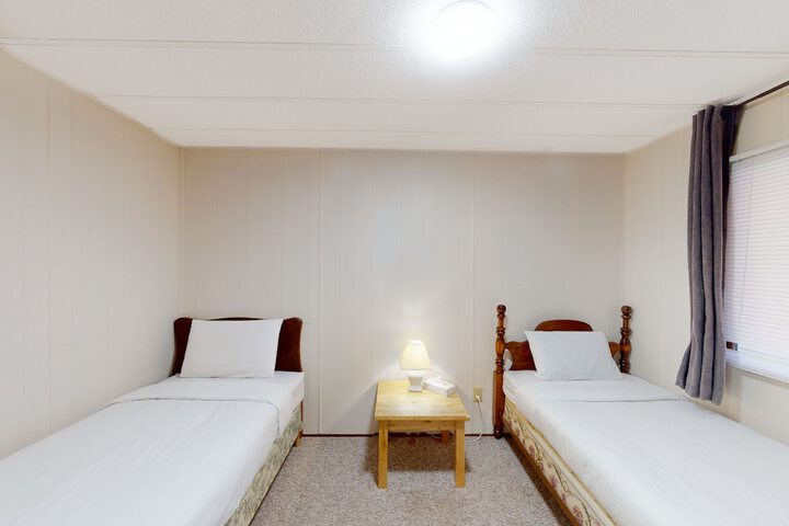 Room 6 of 30